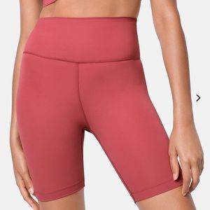 Outdoor Voices Lightform 7” Shorts